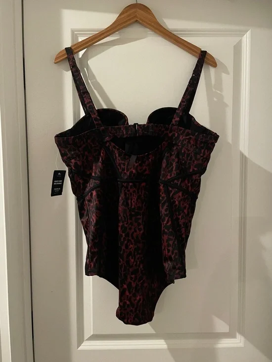torrid Burgundy Leopard Slim Fix Underwire Piping One Piece Swimsuit 1x d/dd nwt - Picture 7 of 8